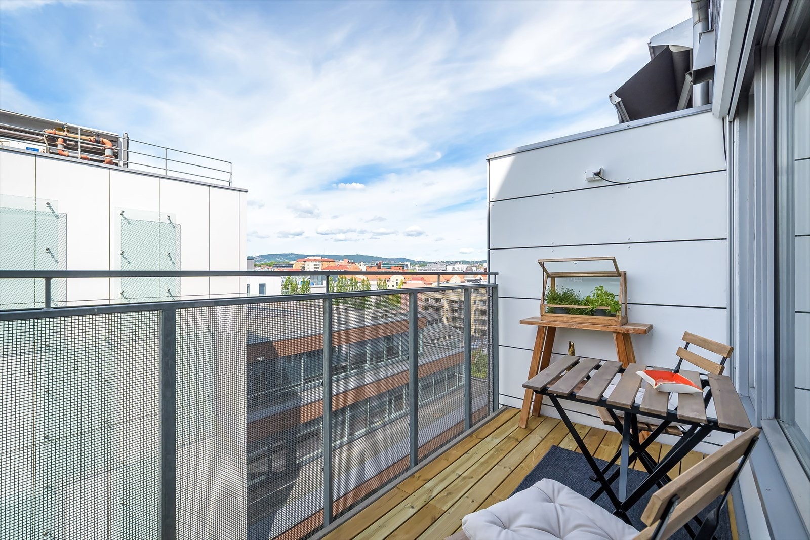 Teaterplassen har de seneste årene økt voldsomt i popularitet, og det er mange grunner til det. Her bor du tilbaketrukket fra vei- og biltrafikk. Galleribilde