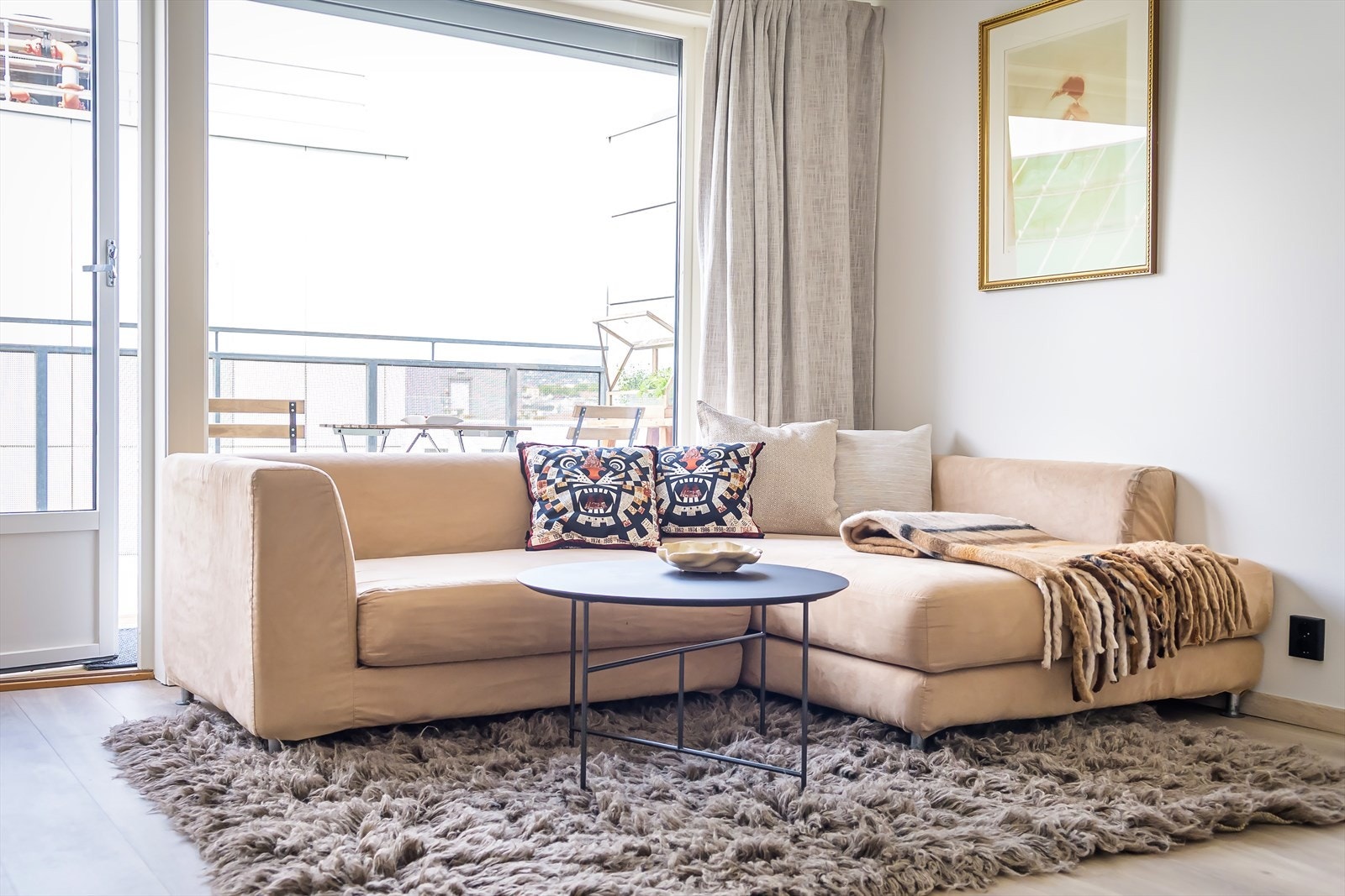 Her har du god plass til både sofakrok og spisestue. Galleribilde