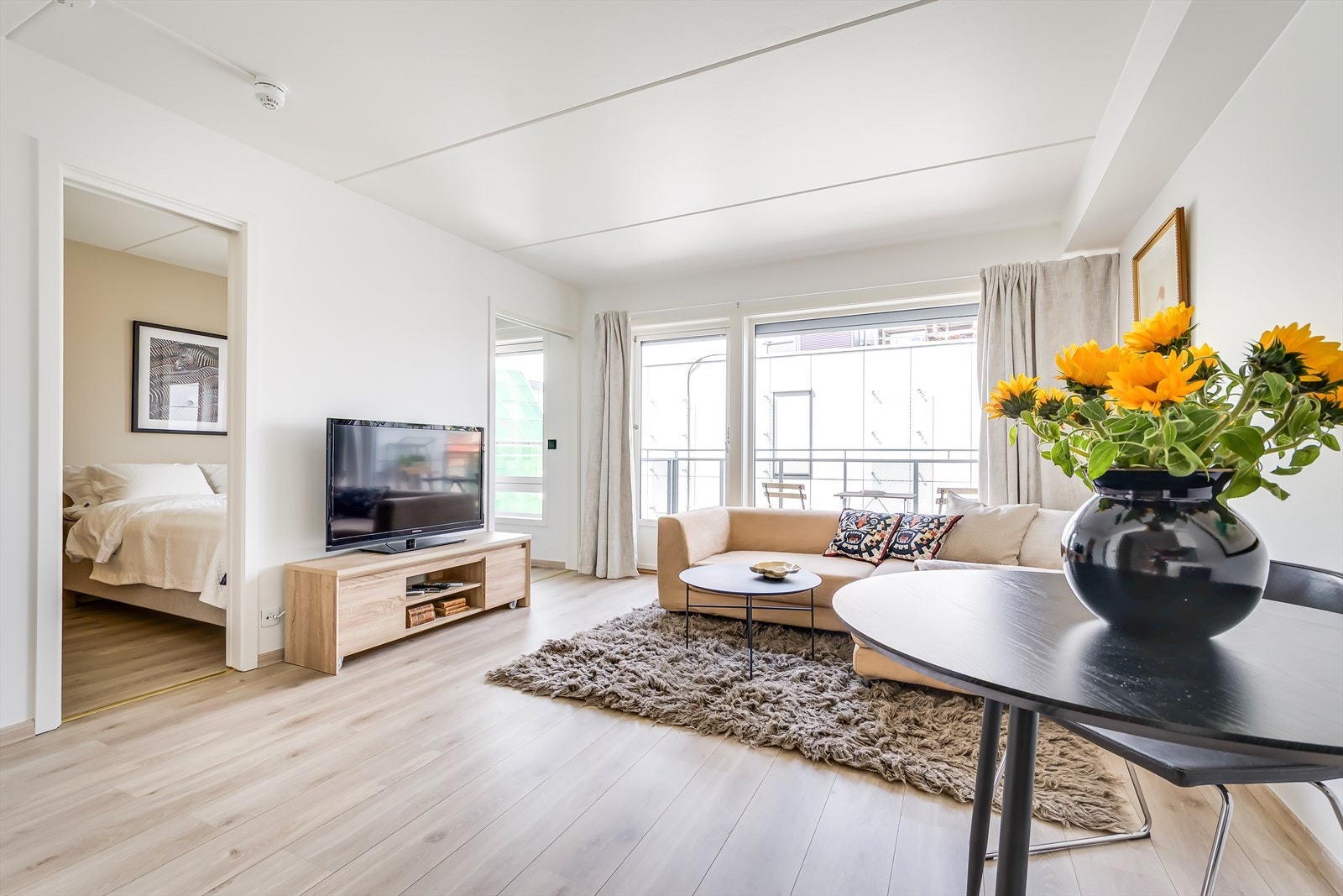 Den åpne løsningen gir et sosialt allrom. Galleribilde