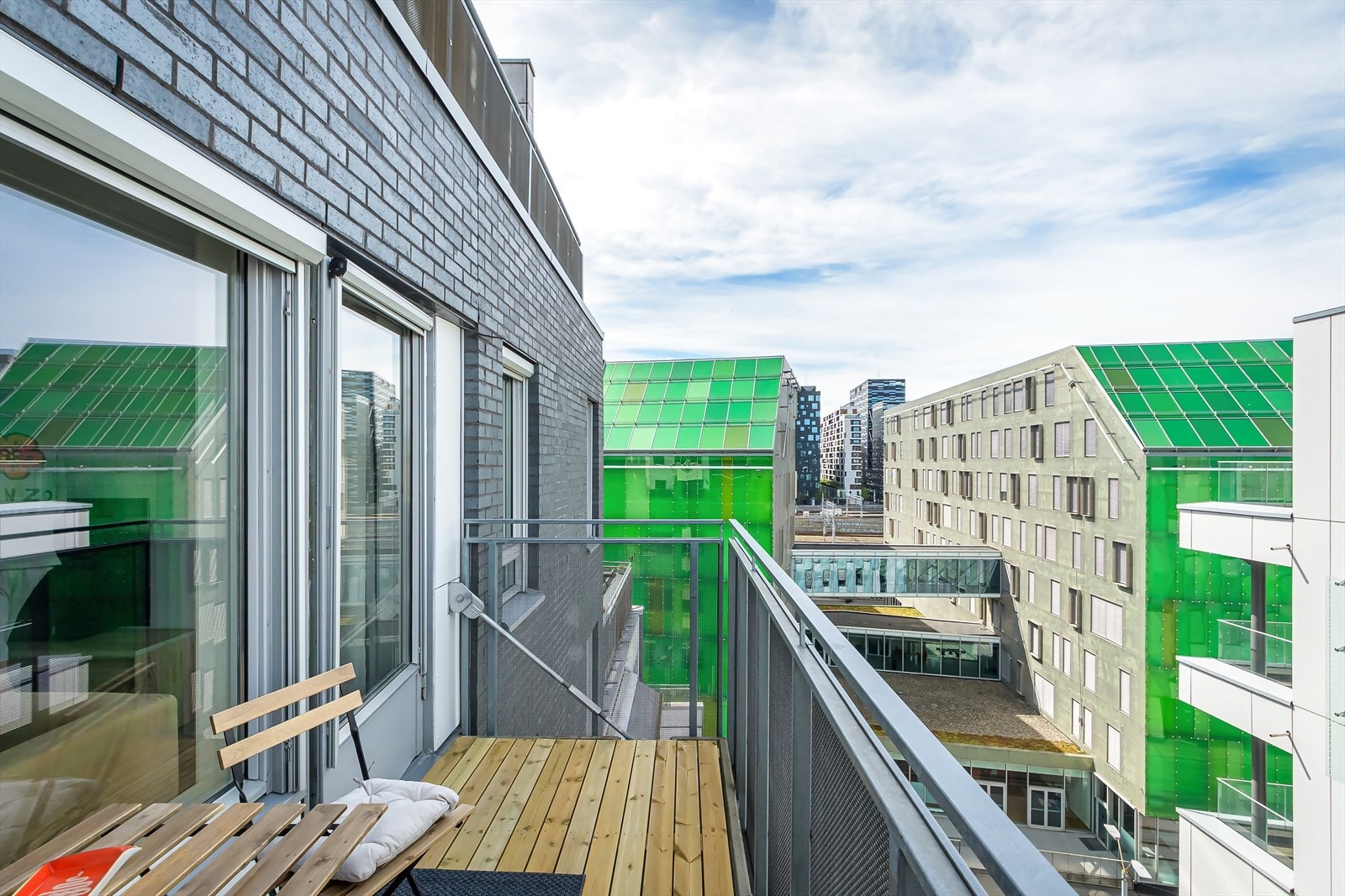 Her bor du vegg i vegg med nyutviklede Bjørvika og med badelivet på Sørenga like ved. Galleribilde