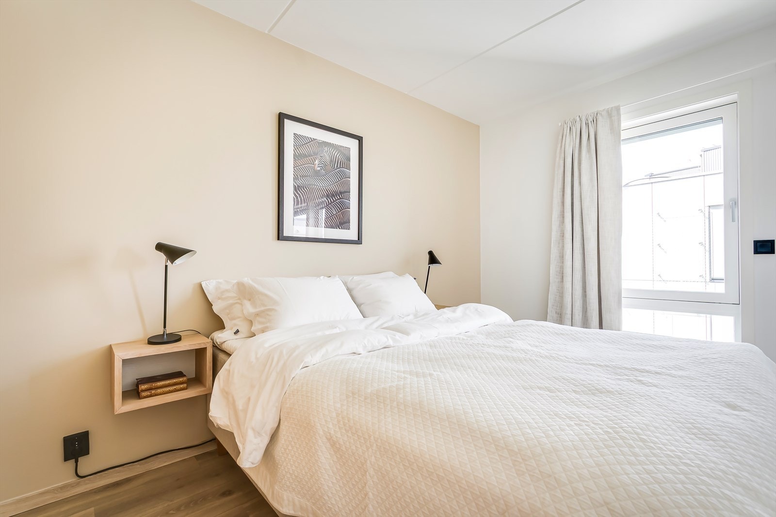 Soverommet har adkomst via doble dører i stuen. Galleribilde