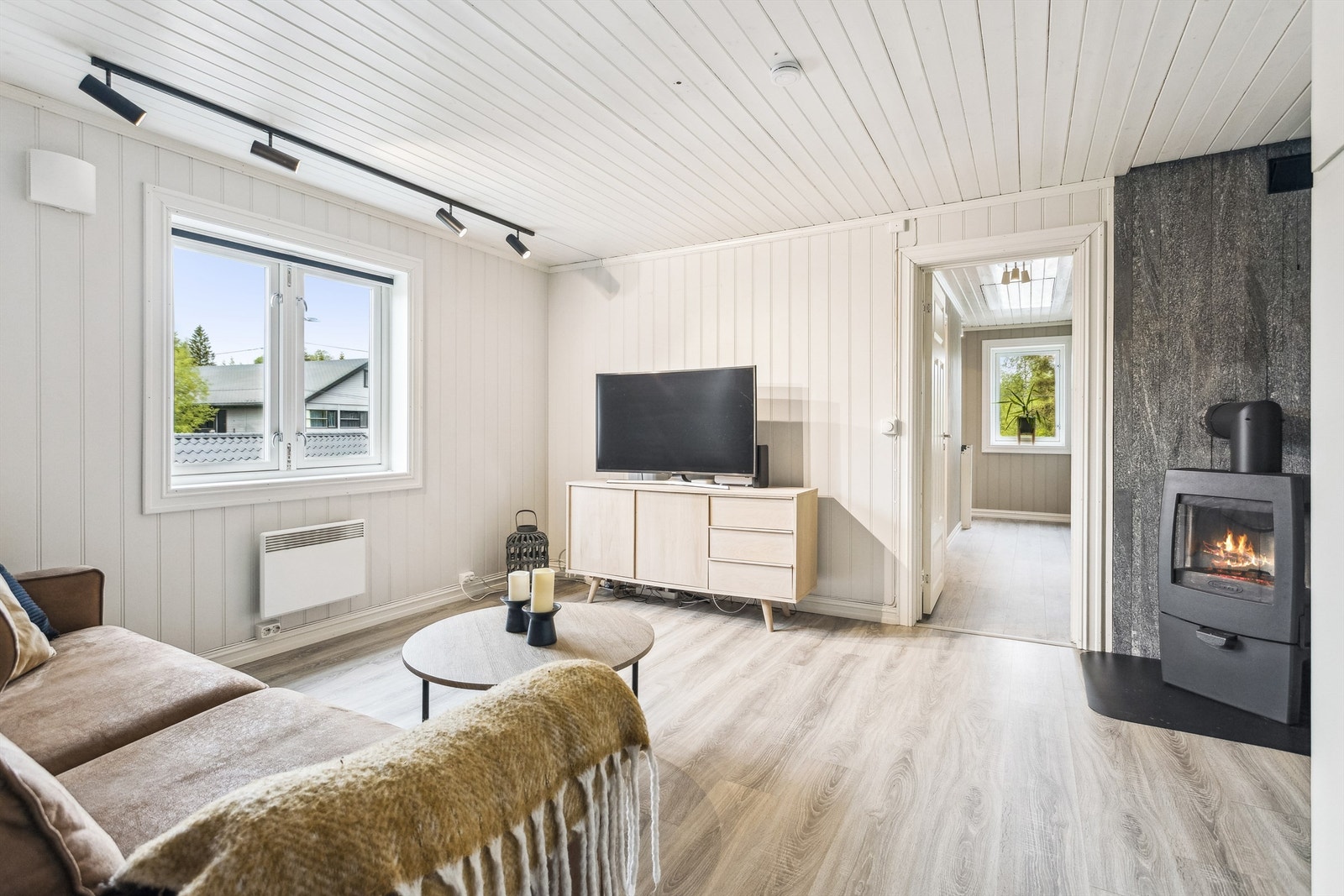 Stue i 2. etasje med vedovn Galleribilde