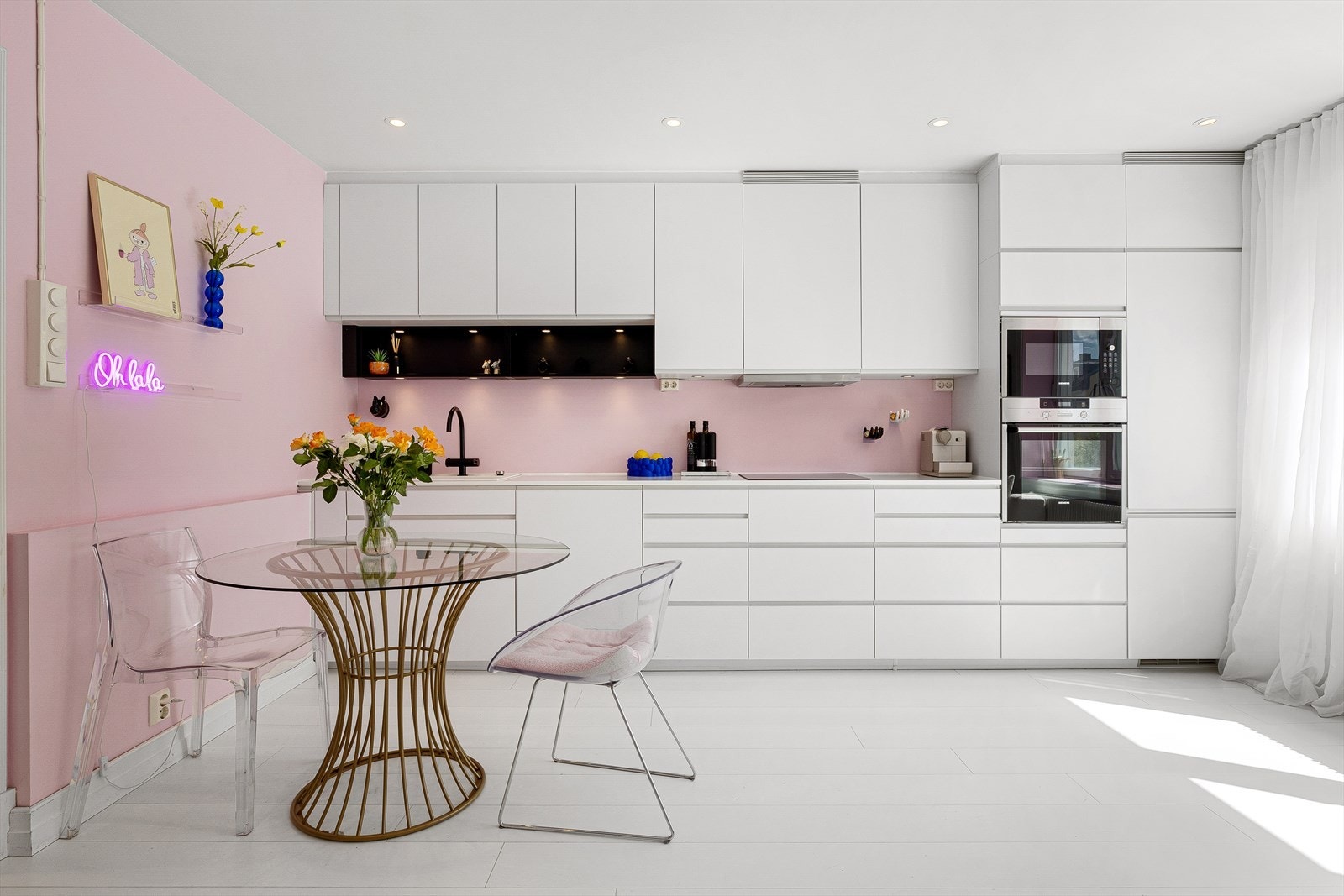 Her får du en god kombinasjon av benke- og skapplass. Galleribilde