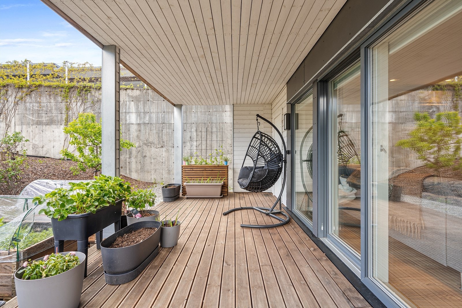 Lekker leil. m/stor overbygd terrasse mot sør Galleribilde