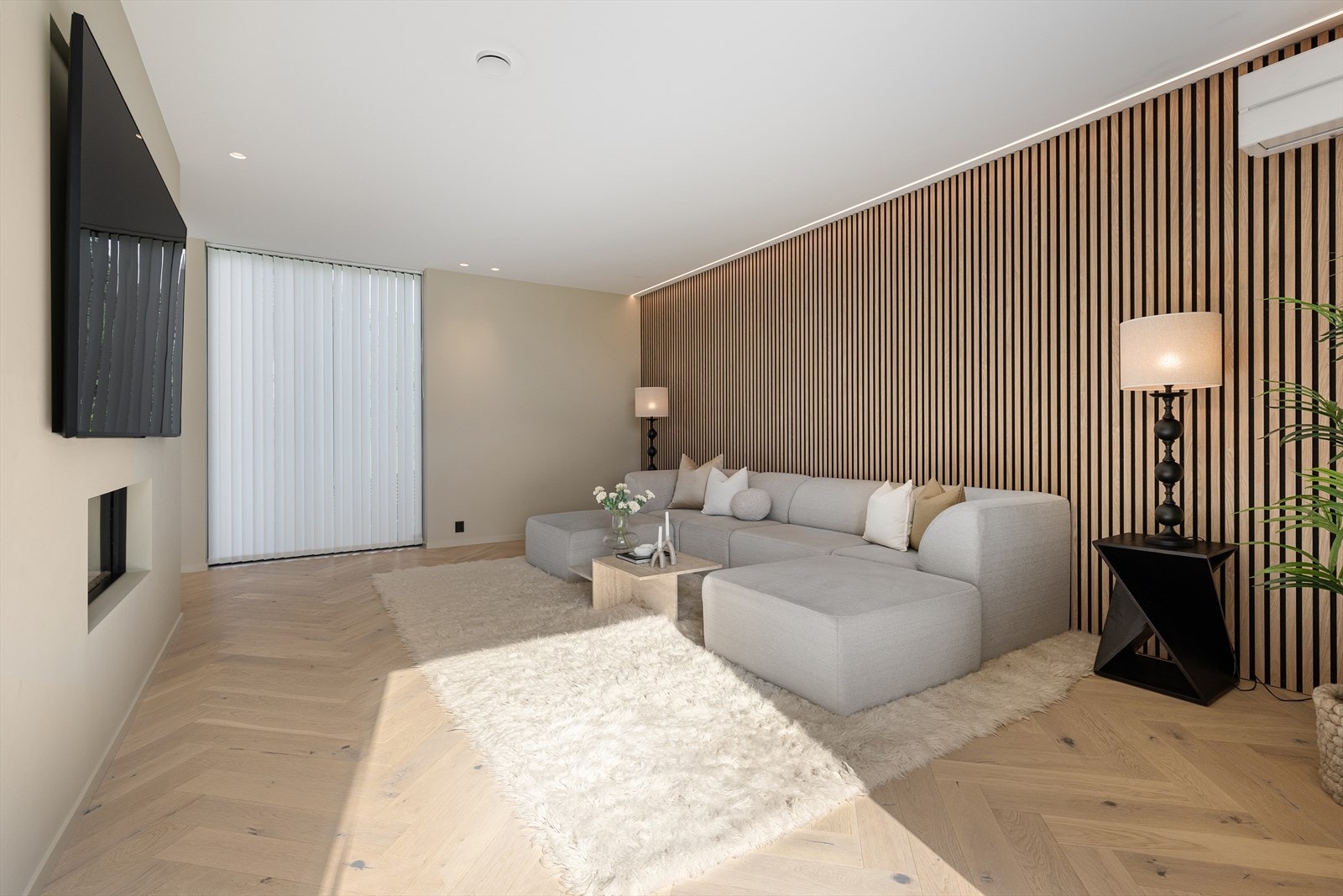 Smartstyring på lys/varme & låser ytterdør Galleribilde