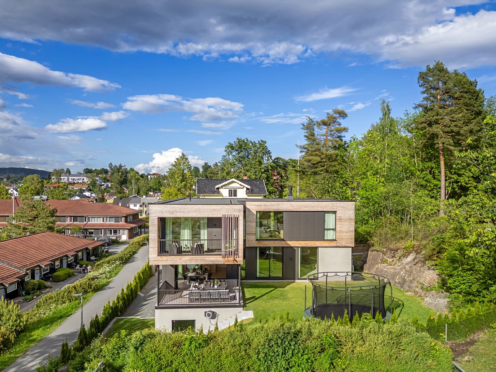 Velkommen til Solvikveien 29 A - Presentert av Nordvik Bærum ved Jan Petter Solberg Hansen Galleribilde