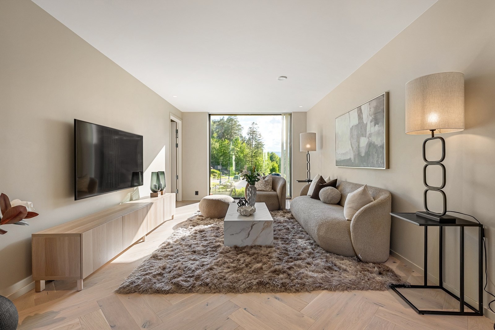 I tilknytning til barnerommene finner man en tiltalende stue eller lekerom- perfekt for barnefamilien. Galleribilde