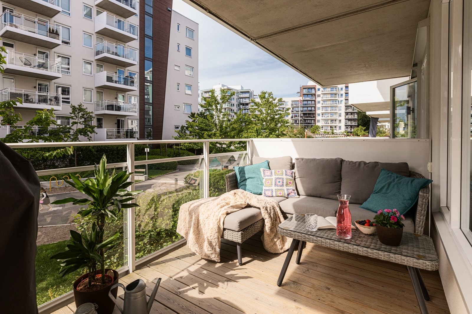 Dette er en gjennomgående og lys 3-roms selveierleilighet med direkte adkomst til balkong. Galleribilde