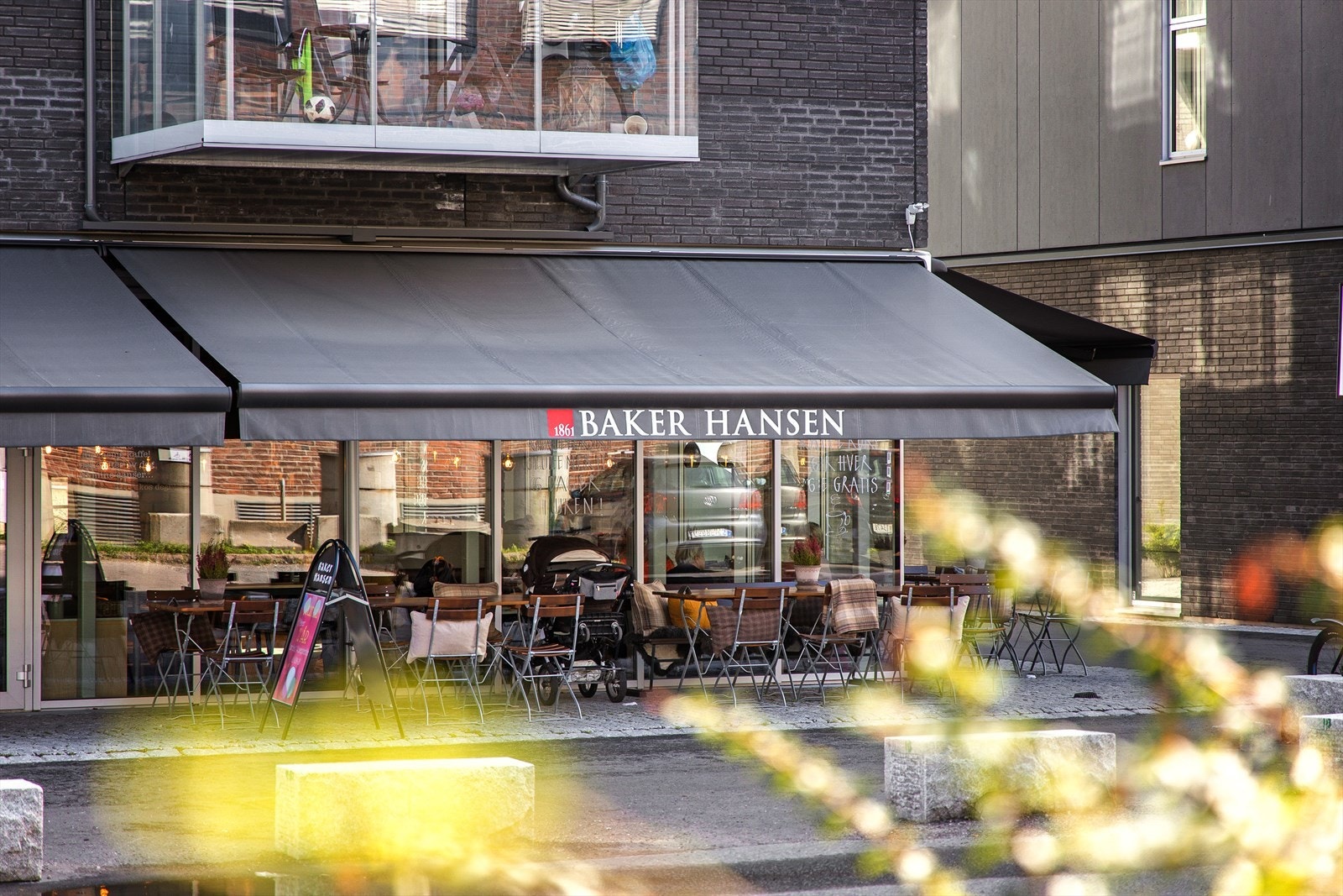 Bakerier og cafeer like ved leiligheten. Galleribilde