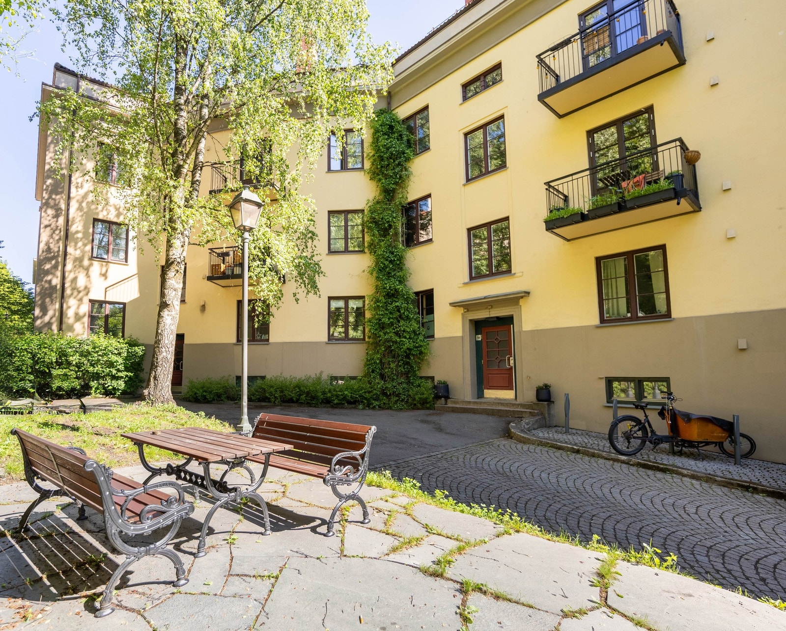 Perfekt beliggenhet for deg som ønsker å bo sentralt i Oslo med gangavstand til parker, kaféer og offentlig transport. Galleribilde