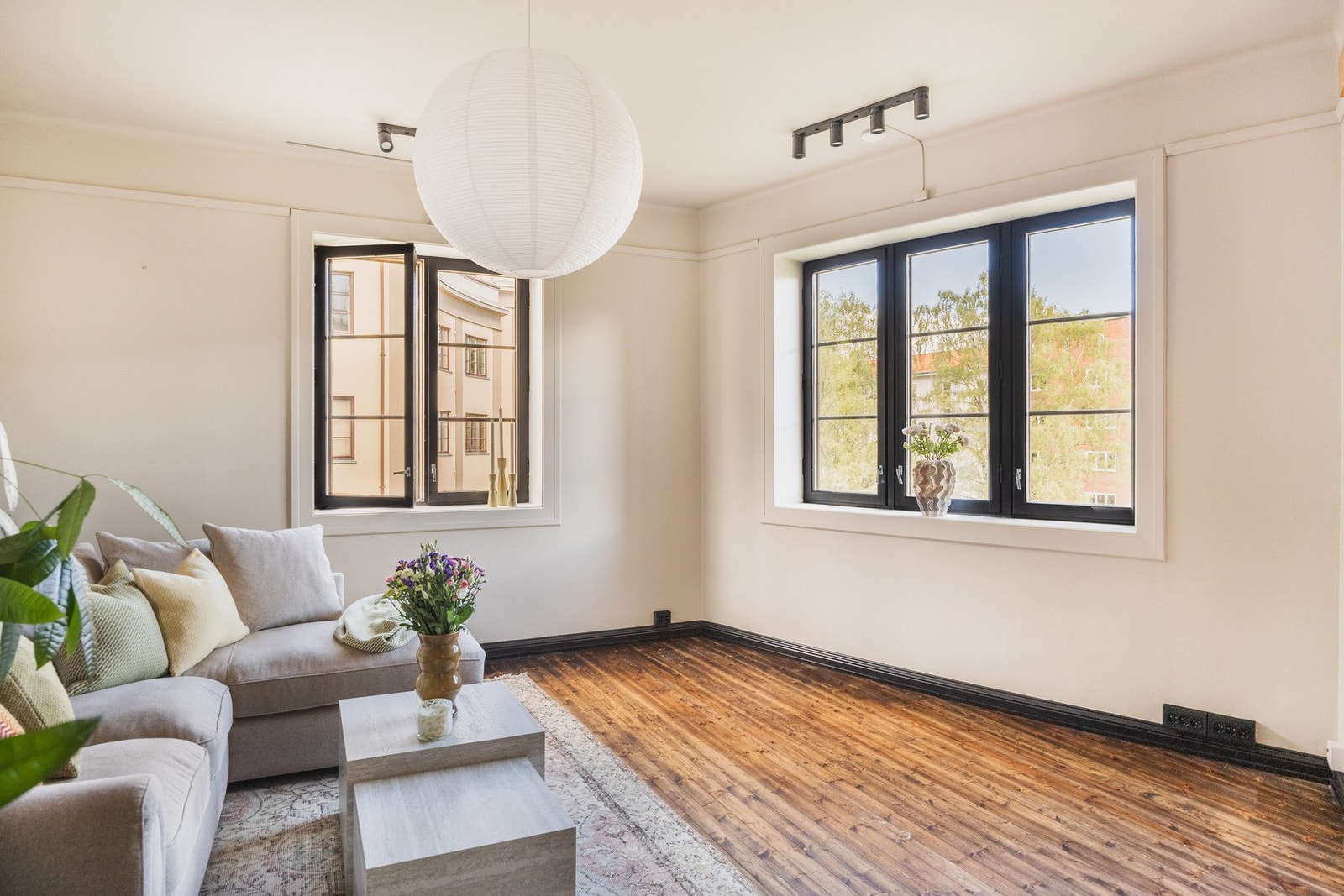 Gulvflater belagt med originale heltregulv (slipt/oljet i 2020). Galleribilde