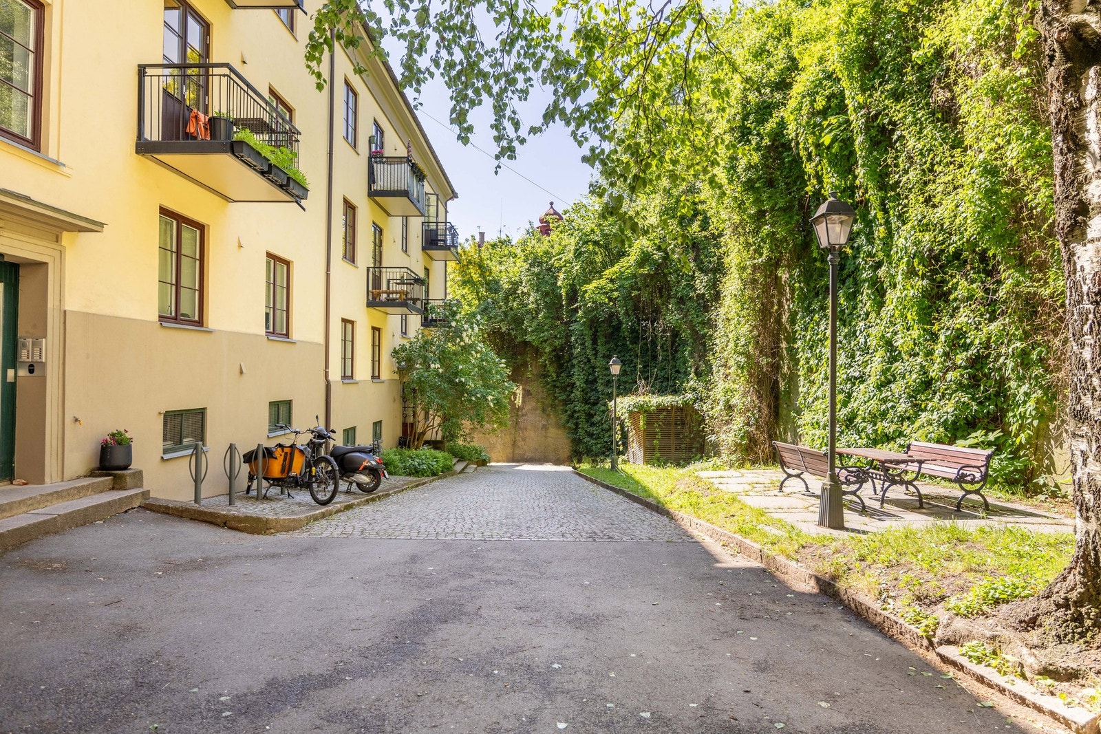Sentralt område på Alexander Kiellands plass som er et knutepunkt mellom St. Hanshaugen, Sagene, Ila og Grünerløkka. Galleribilde