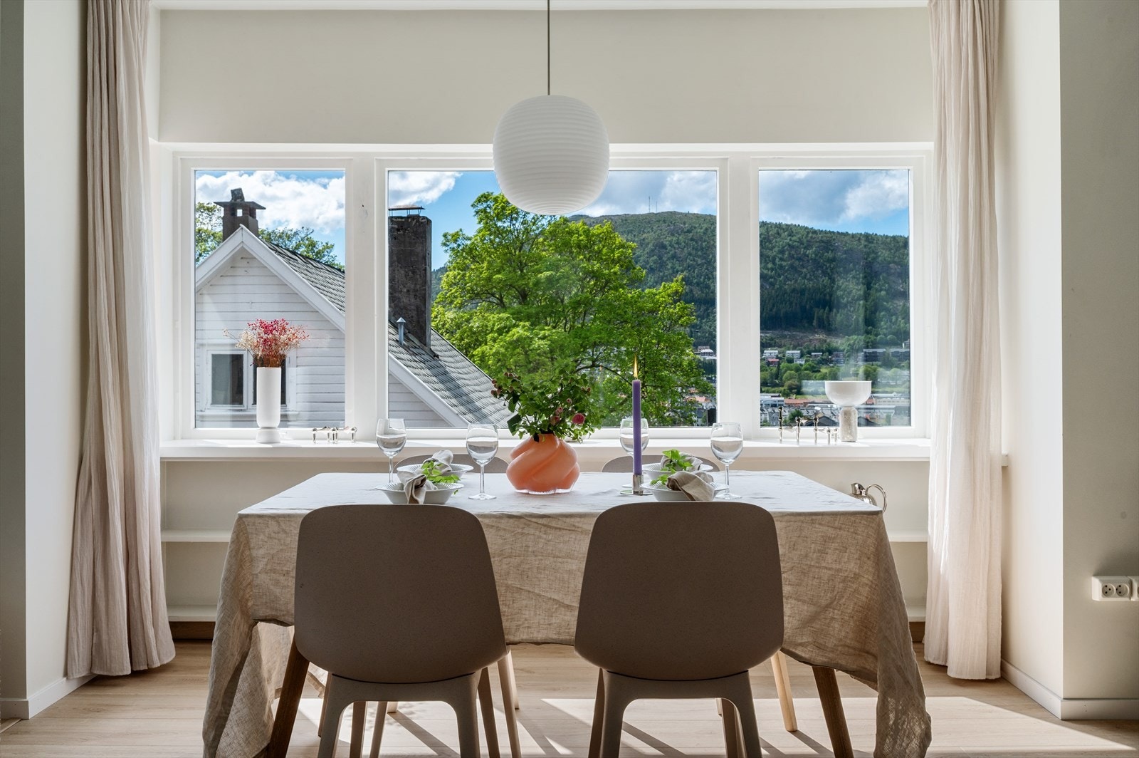 - I Vognstølen bor man midt i smørøyet med buss, servicetilbud og turmuligheter like utenfor egen inngangsdør - Galleribilde