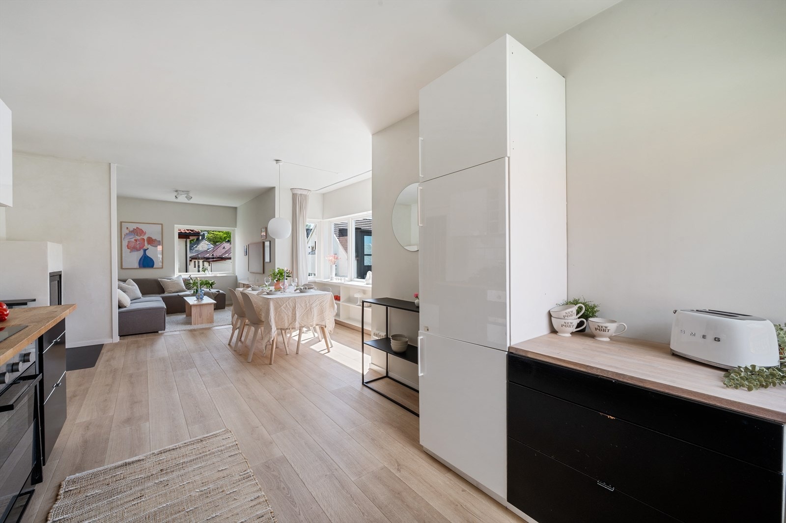 - Merk kjøkkenøy til høyre som kan flyttes fritt - Galleribilde