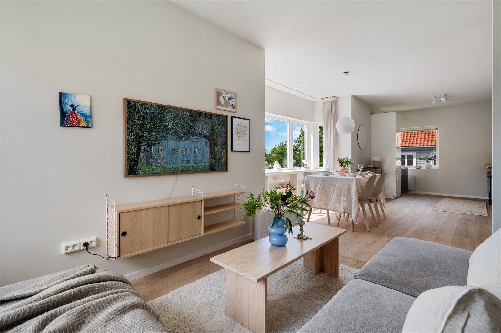 - Denne delen av stuen var opprinnelig et soverom, og kan enkelt tilbakeføres ved behov - Galleribilde