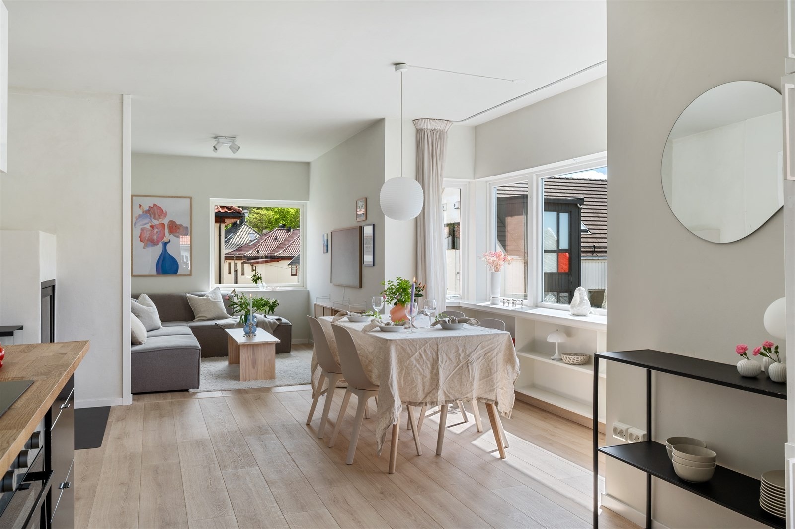 - Leiligheten holder en gjennomgående god standard med moderne overflater og tidsriktige fargevalg - Galleribilde