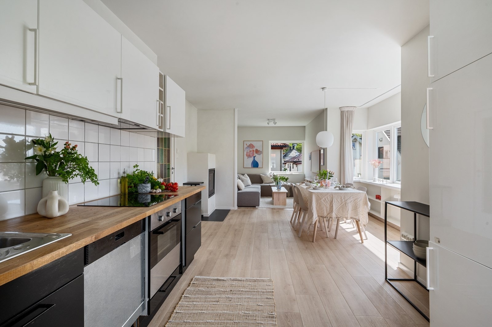 - Godt med skap- og benkeplass til glede for kokken - Galleribilde