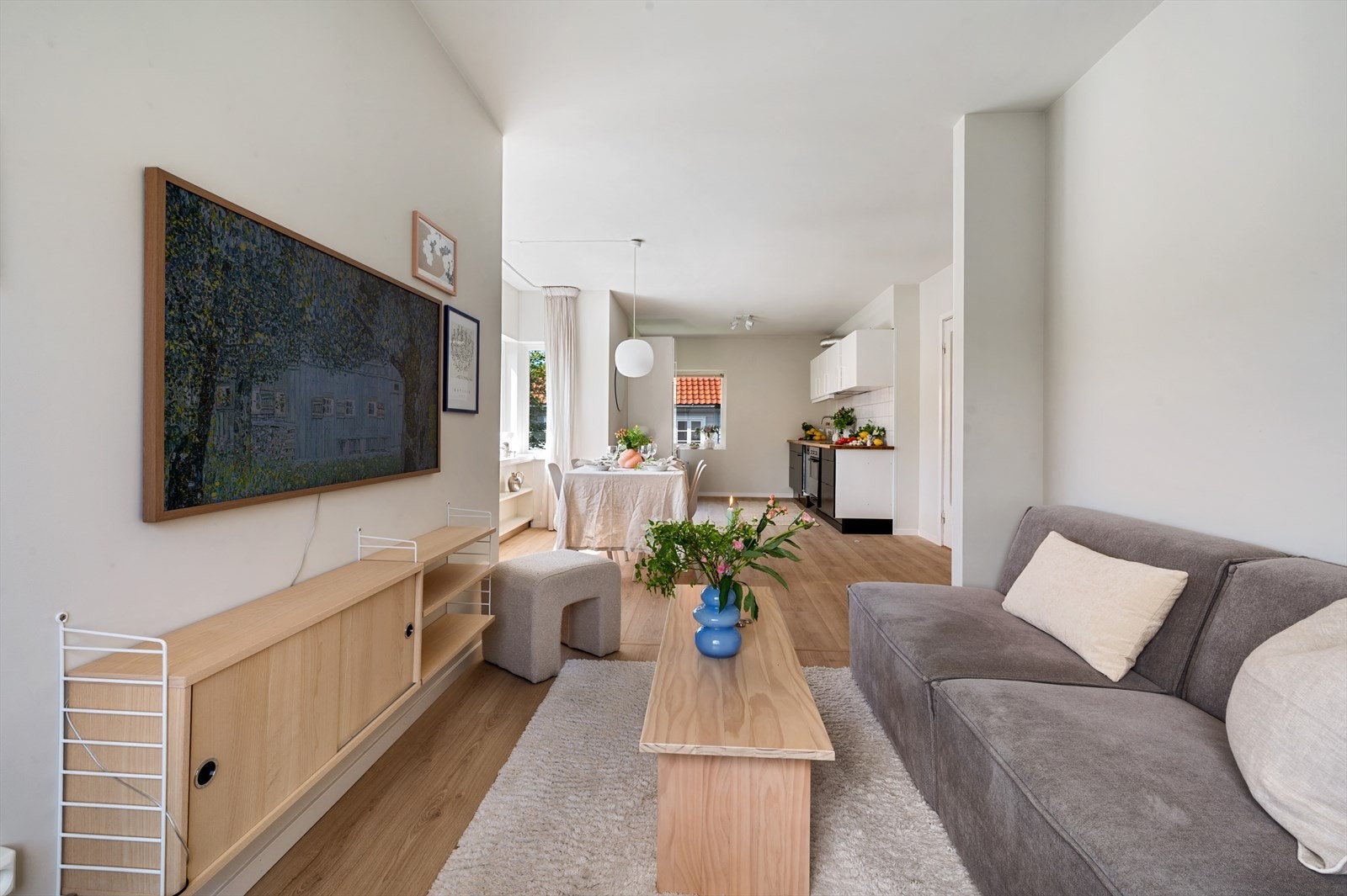 - Merk listefri overgang mellom vegger og tak som sørger for et sømløst og moderne uttrykk - Galleribilde