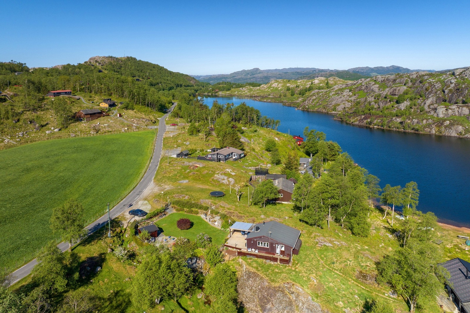 Nydelig og fredfyll beliggenhet, med populære turstier og skogsterreng. Galleribilde