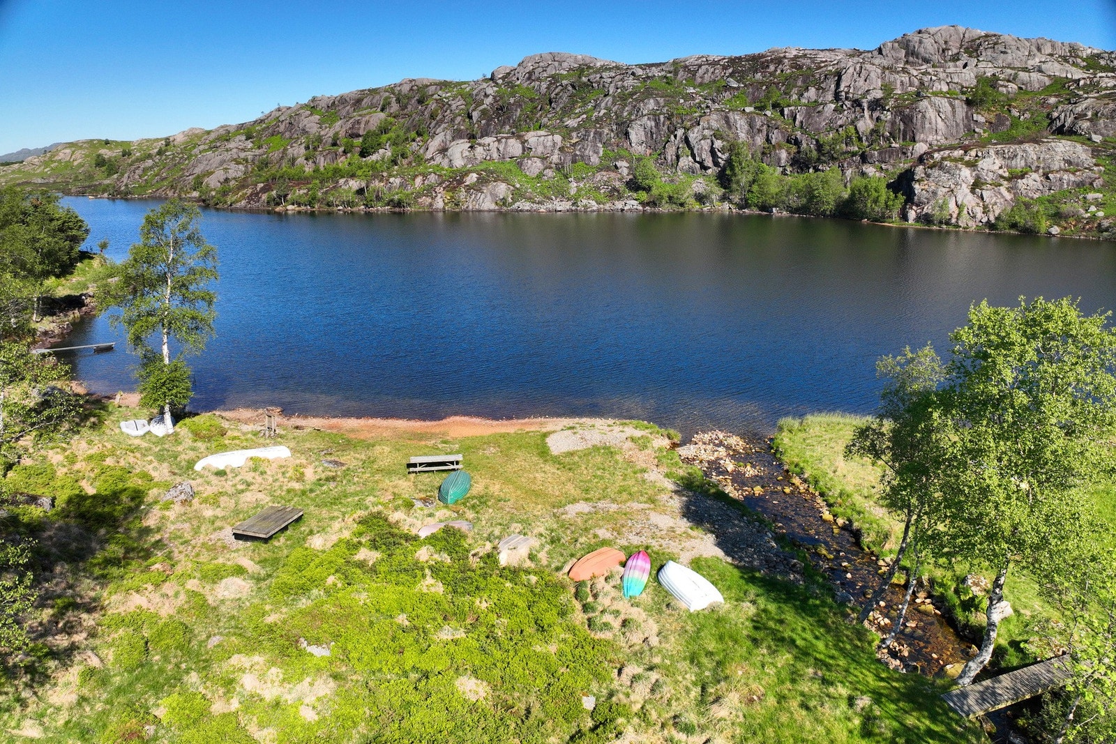 Fin badeplass like nedenfor hytten. Galleribilde
