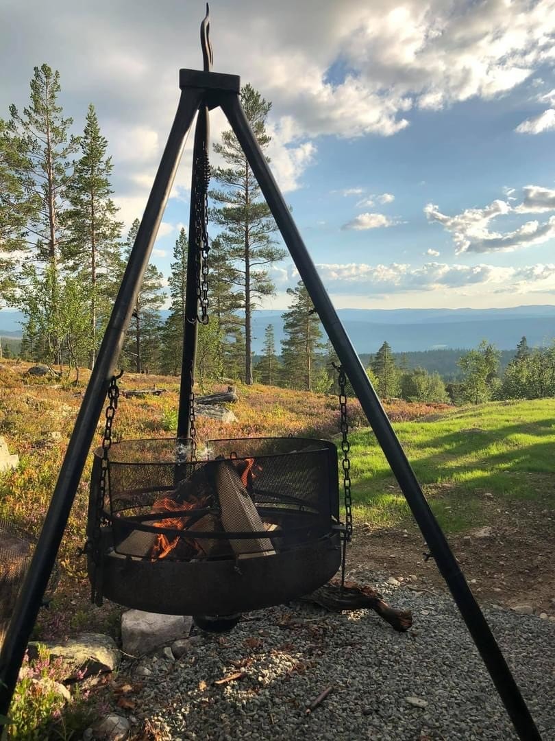 Med fantastiske skiforhold, jakt- og fiskemuligheter, samt muligheten for nydelige fjellturer, bærplukking og sykkelturer om sommeren, er dette et eldorado for den aktive familien året rundt. Galleribilde