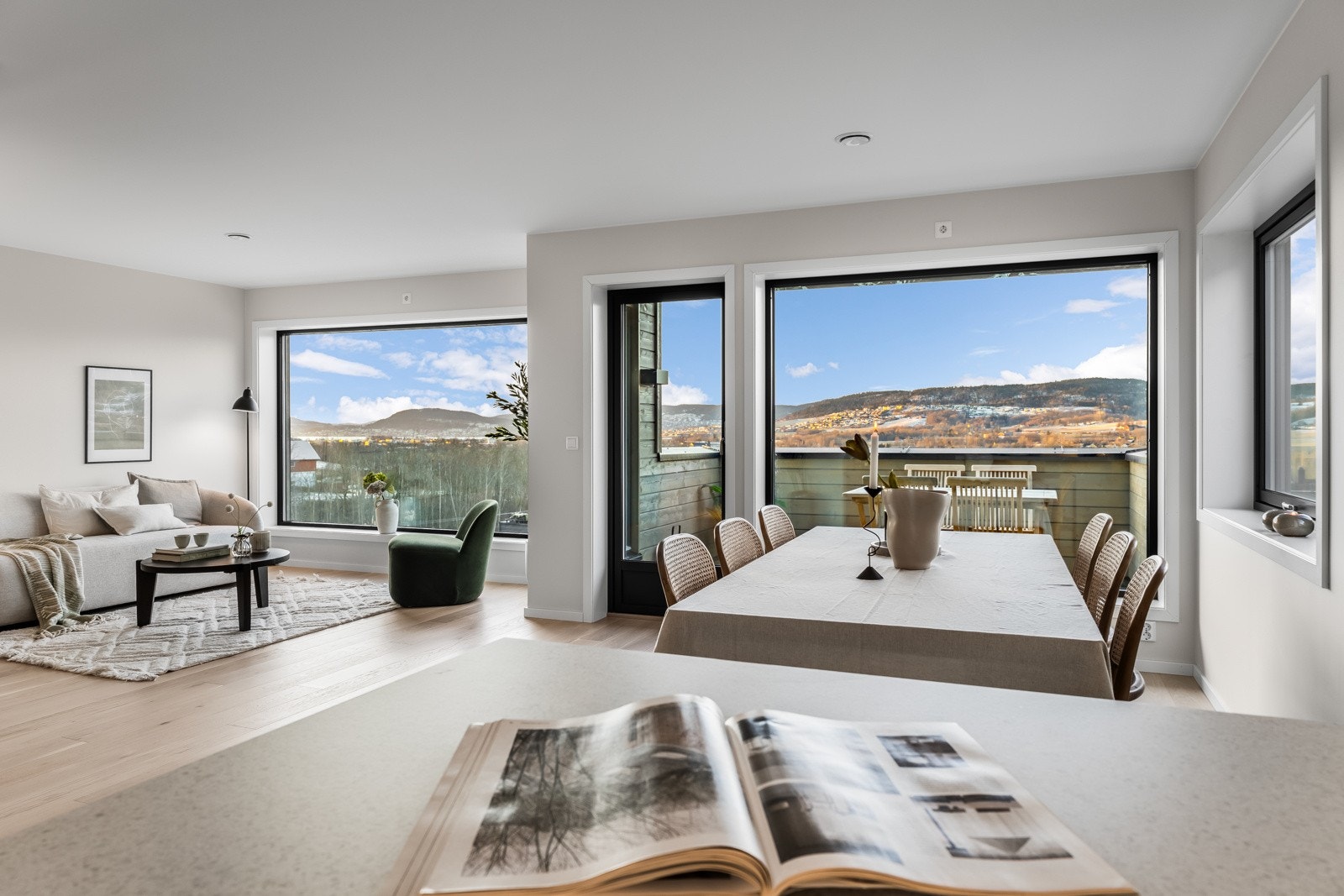 Bilde av ferdig møblert bolig i Lier Hageby. Planløsning, standard og utsikt vil avvike. Galleribilde