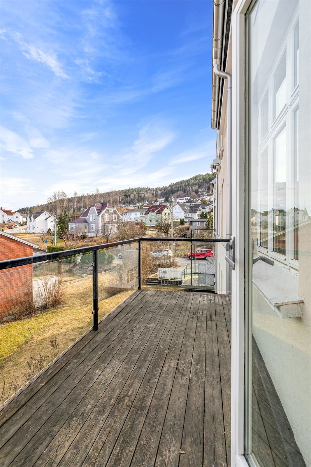 Det er et meget rolig og hyggelig nabolag med blindveier og lite gjennomgangstrafikk Galleribilde