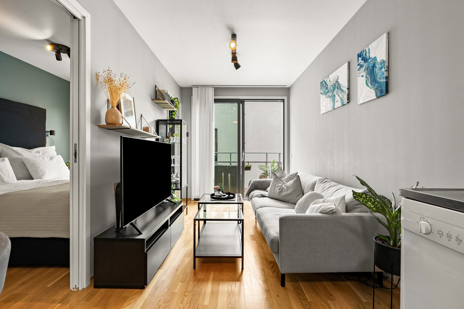 Velkommen til Breigata 12, presentert av Schala & Partners ved Henrik Jensen, tlf. 996 92 427. Galleribilde