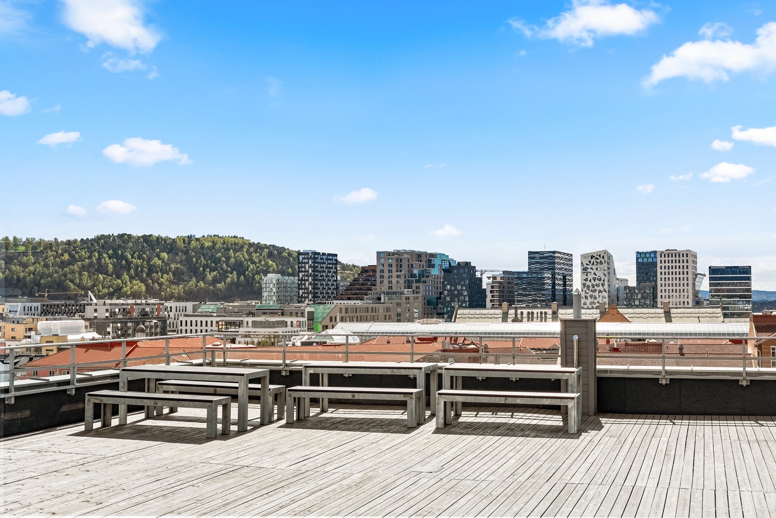 Fra takterrassen er det fantastisk utsikt over byen - her kommer du til å trives! Galleribilde