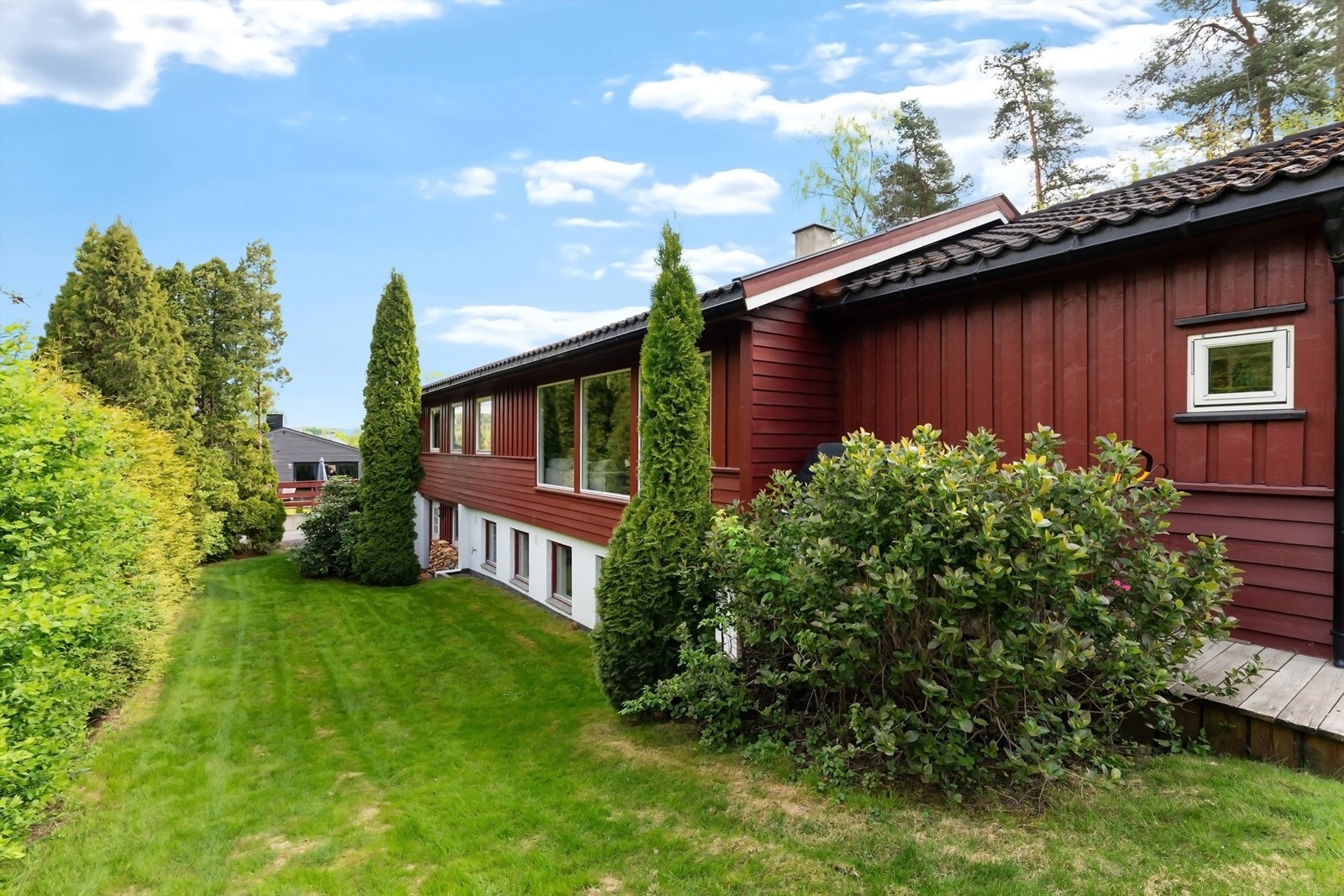 Boligen har en flott, usjenert hage Galleribilde