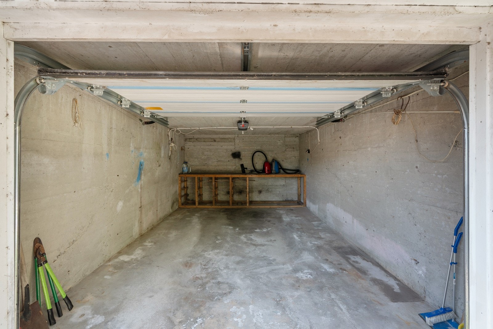 Garasje for 1 bil i underetasjen på 20 kvm. Galleribilde