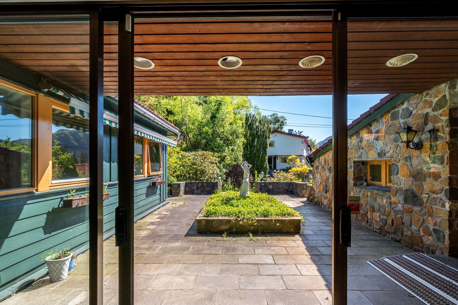 Fra TV-stuen er det utgang til inngangspartiet Galleribilde