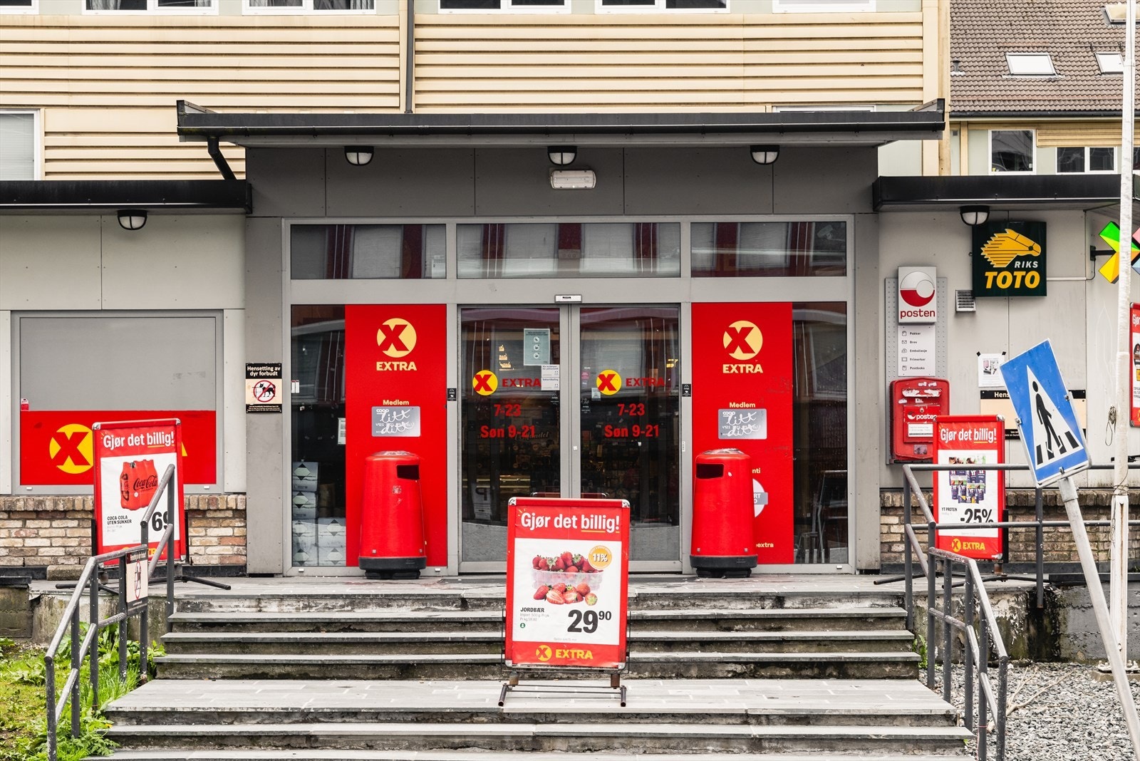 Dagligvarehandelen tas enkelt på Coop Extra Danmarksplass (som er søndagsåpen!). Galleribilde