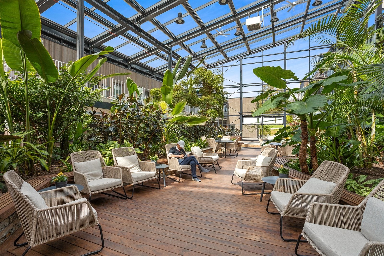 Signaturhagen har en vakker innendørs tropisk helårs hage, felles for alle beboerne. Galleribilde