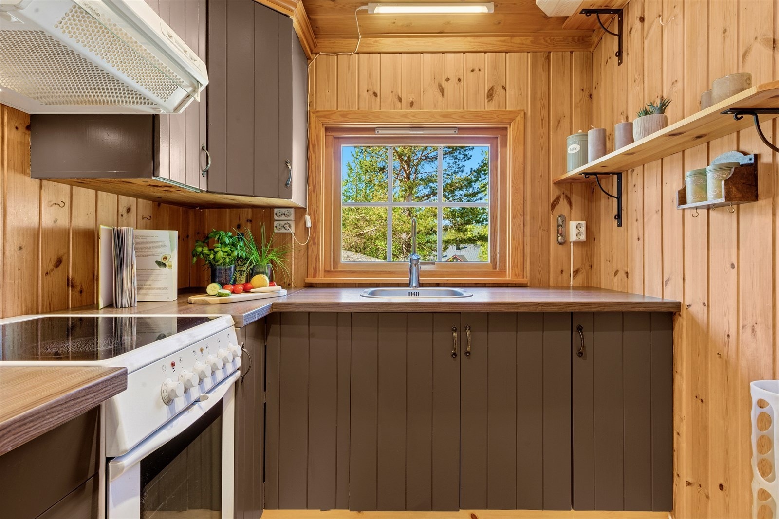 Lys og koselig kjøkkenkrok. Galleribilde