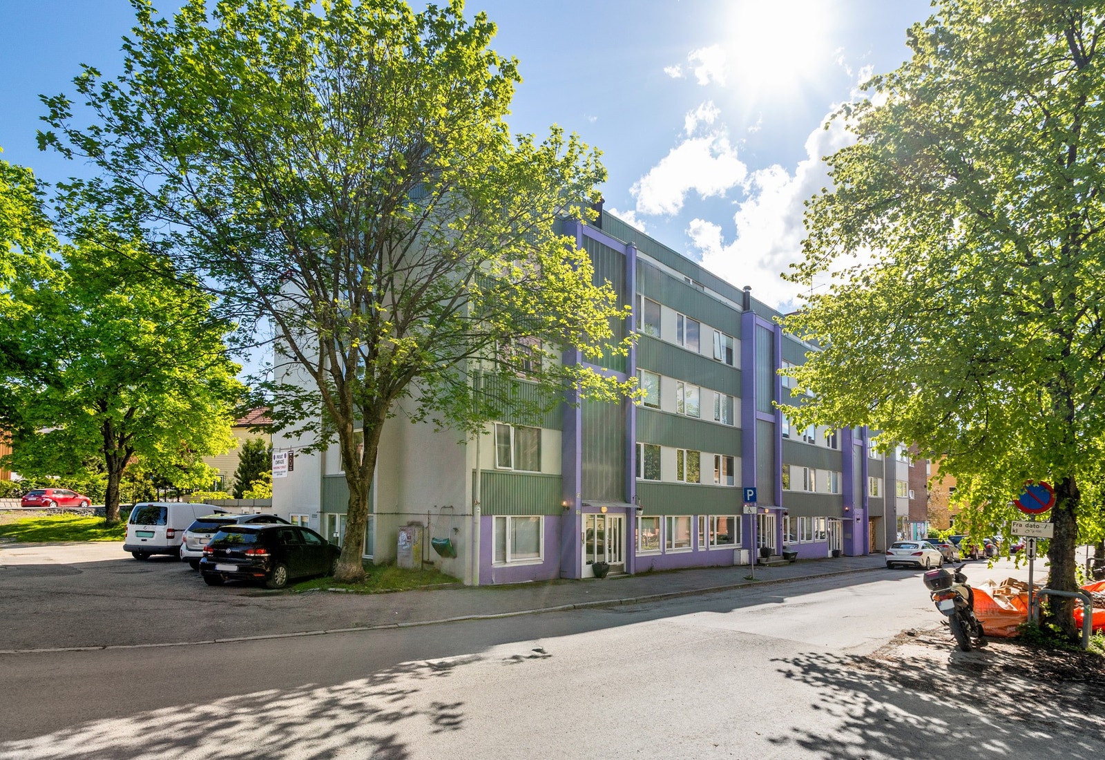 Her bor du i grønne, rolige omgivelser med kort vei til både byliv og rekreasjon. Galleribilde