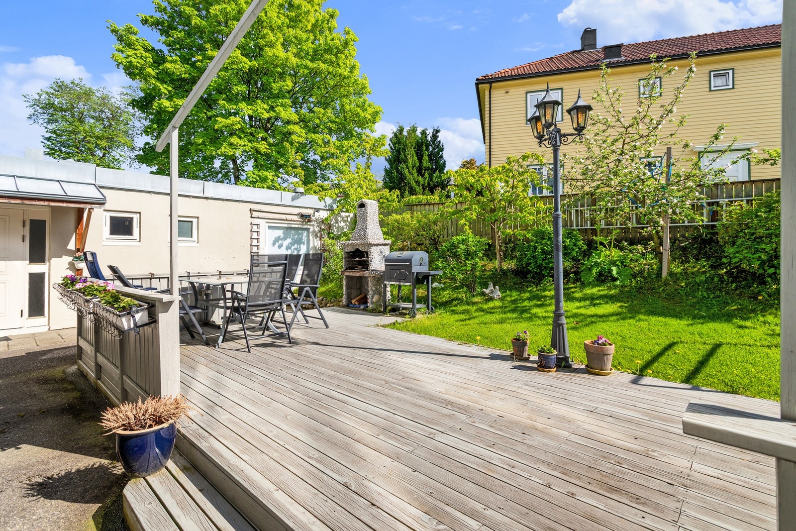 Felles uteområde - perfekt for å nyte fine sommerdager. Galleribilde