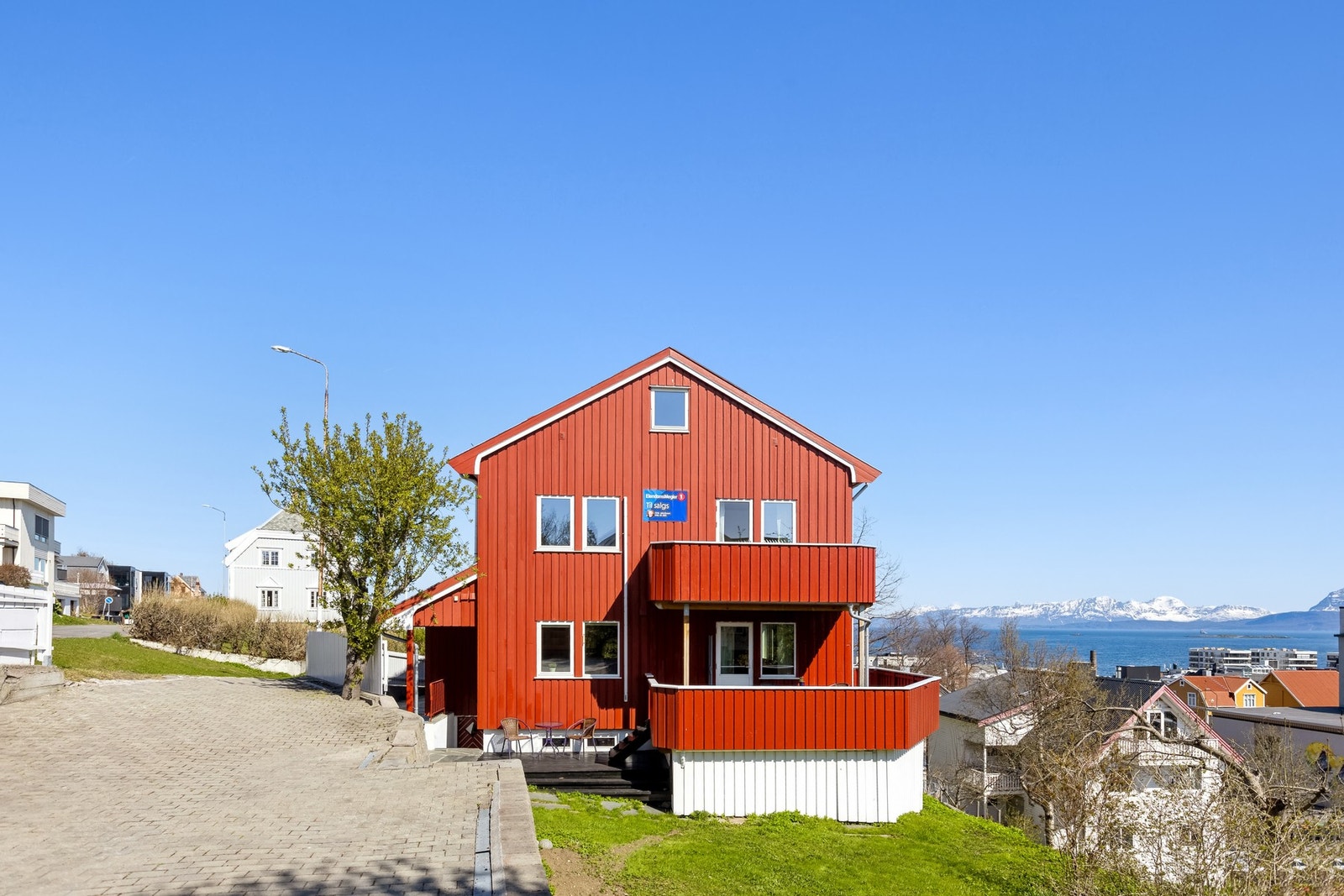 Eiendomsmegler Eirik Jakobsen presenterer her en flott familiebolig med dobbeltgarasje. Galleribilde