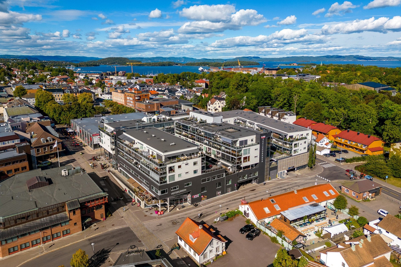 Rett rundt hjørnet finner du i tillegg både biblioteket og Horten Kino så her har man det meste i "tøffelavstand". Galleribilde