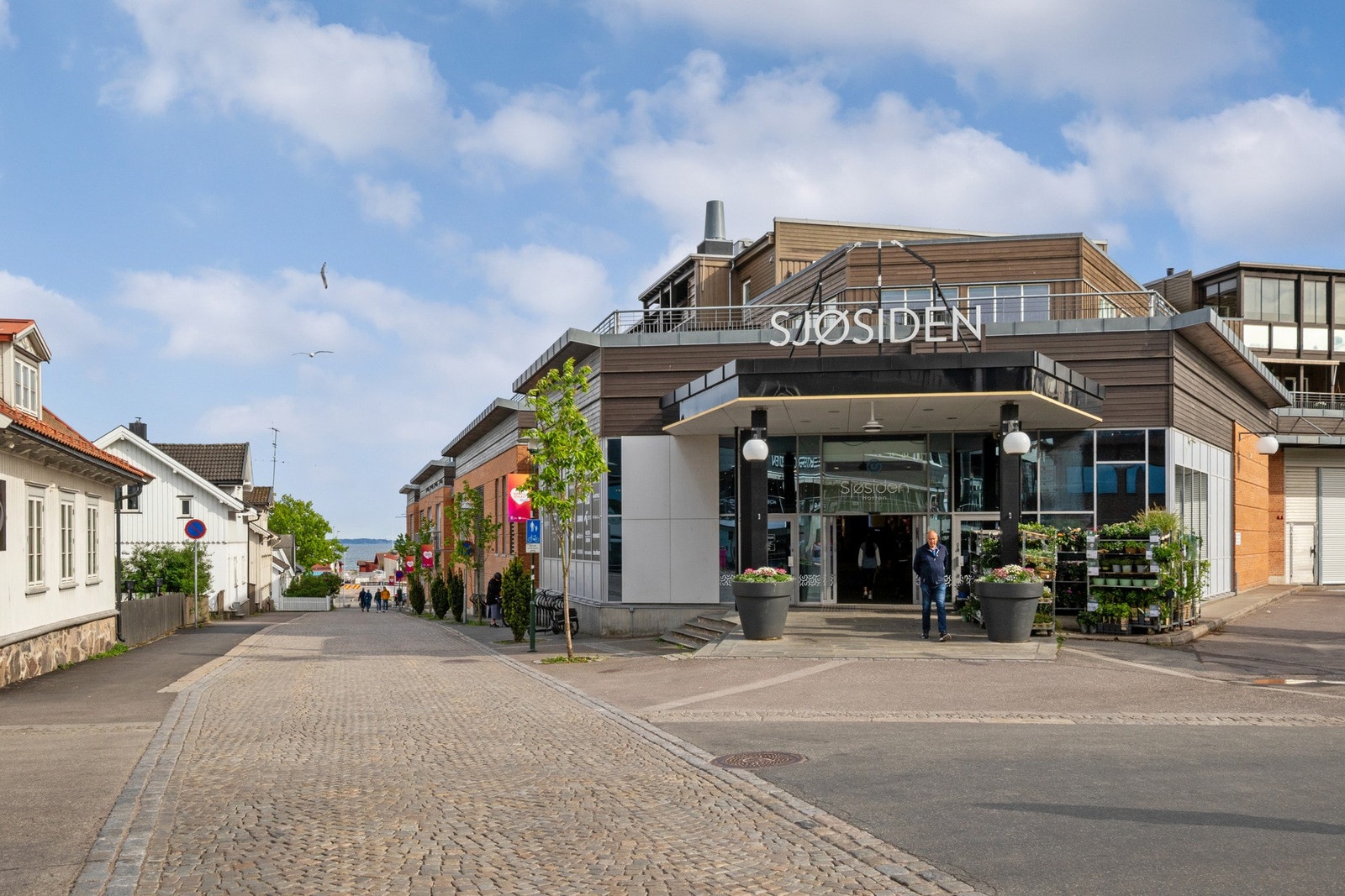 Hos "naboene" i Torggården og Sjøsiden er det både apotek, optiker, vinmonopol m.m. Galleribilde