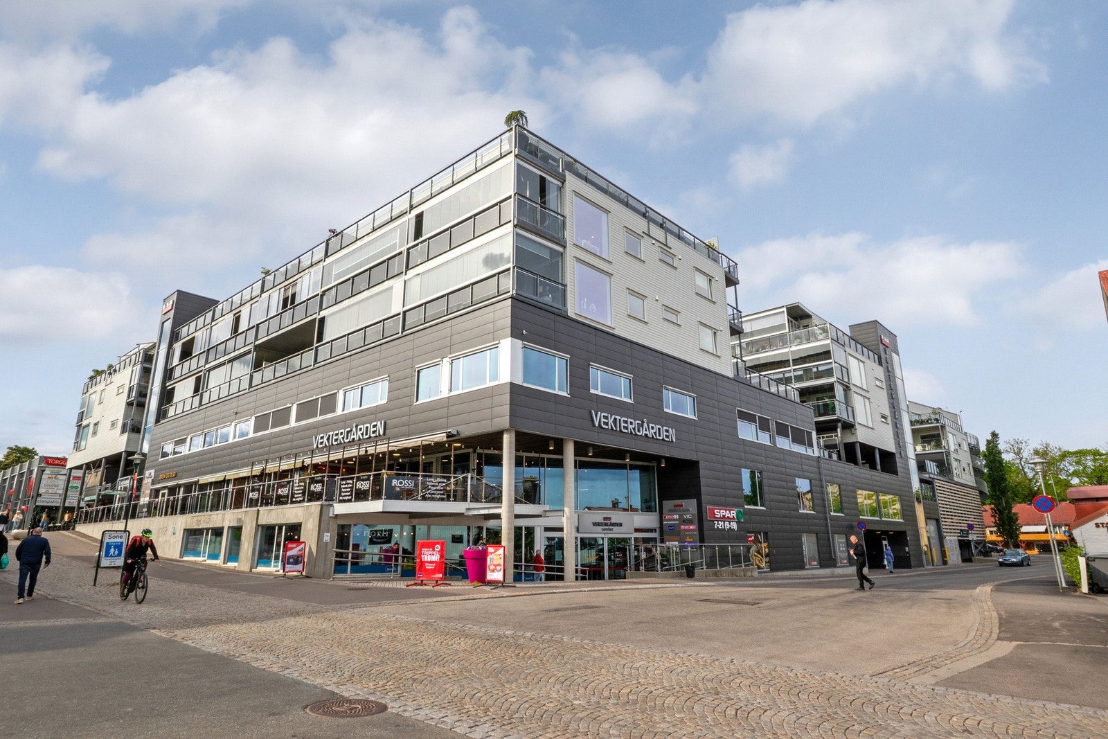 EIE Tønsberg v/Tony Nielsen presenterer Teatergata 1! Galleribilde