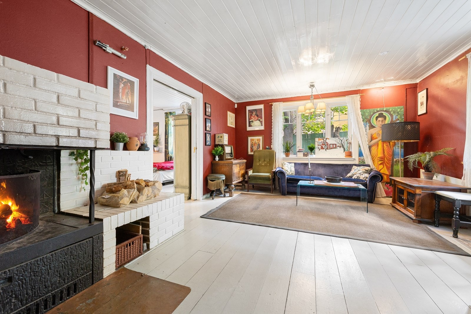 Boligen er oppført over tre plan, i 2 etasjer over kjeller Galleribilde