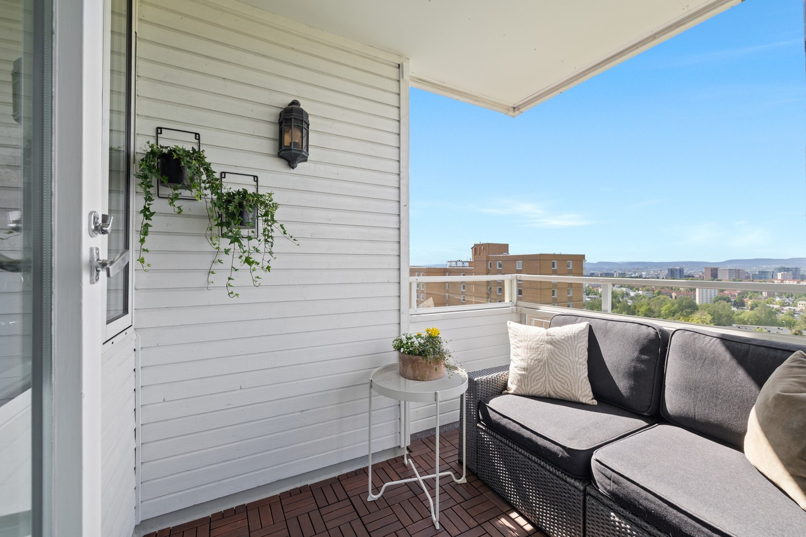 På balkongen er det god plass til utemøbler, grill og diverse beplantning. Galleribilde