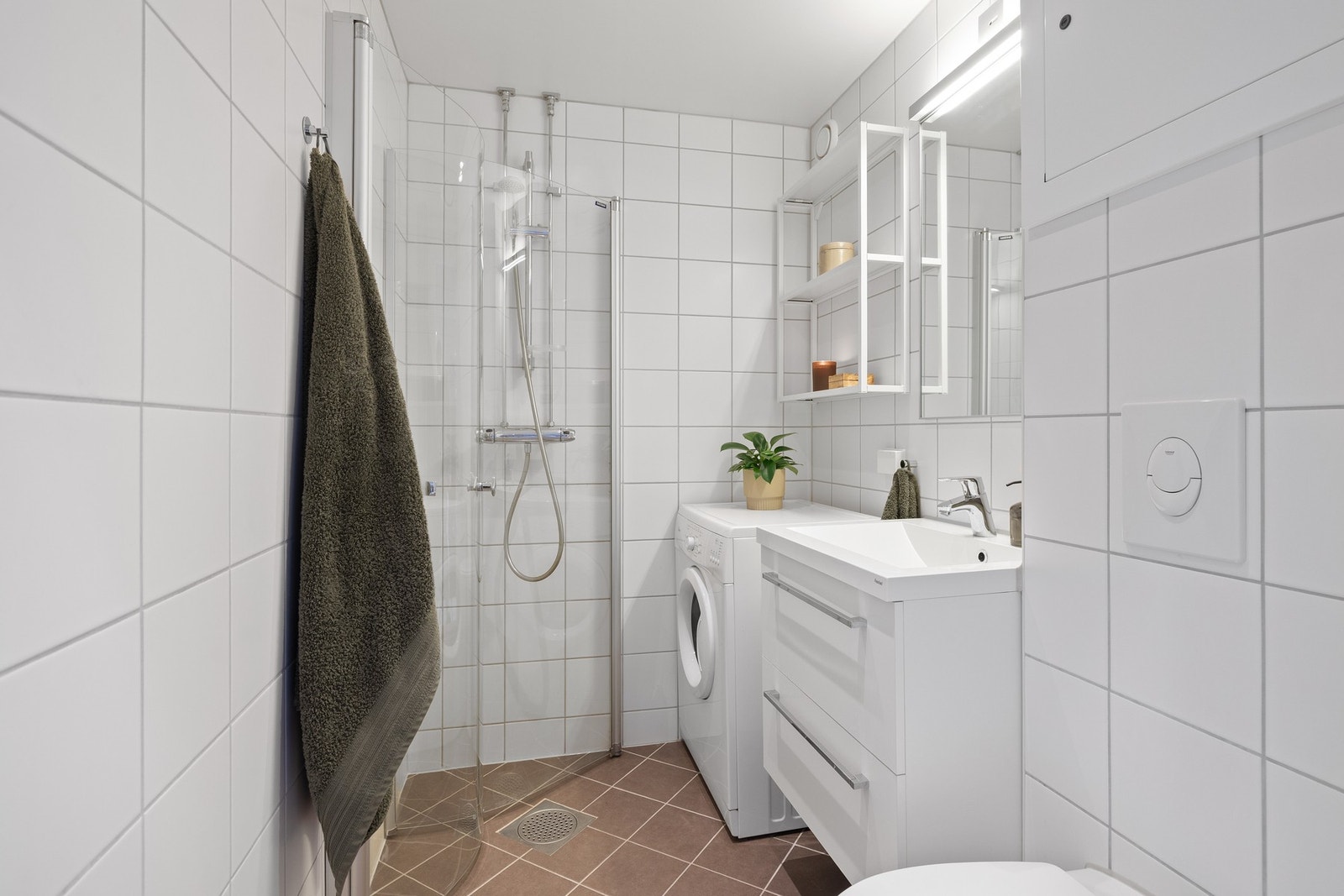 Pent flislag bad som er pusset opp i regi av borettslaget i 2016. Galleribilde