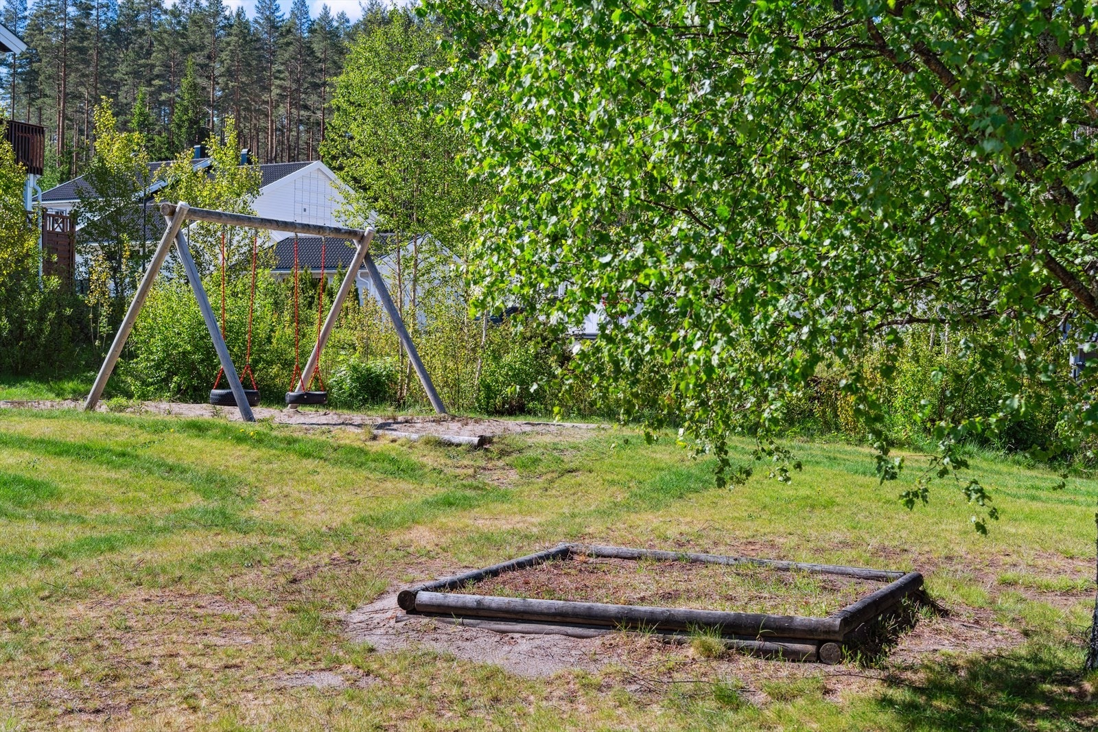 Lekeplass til de små rett utenfor. Galleribilde