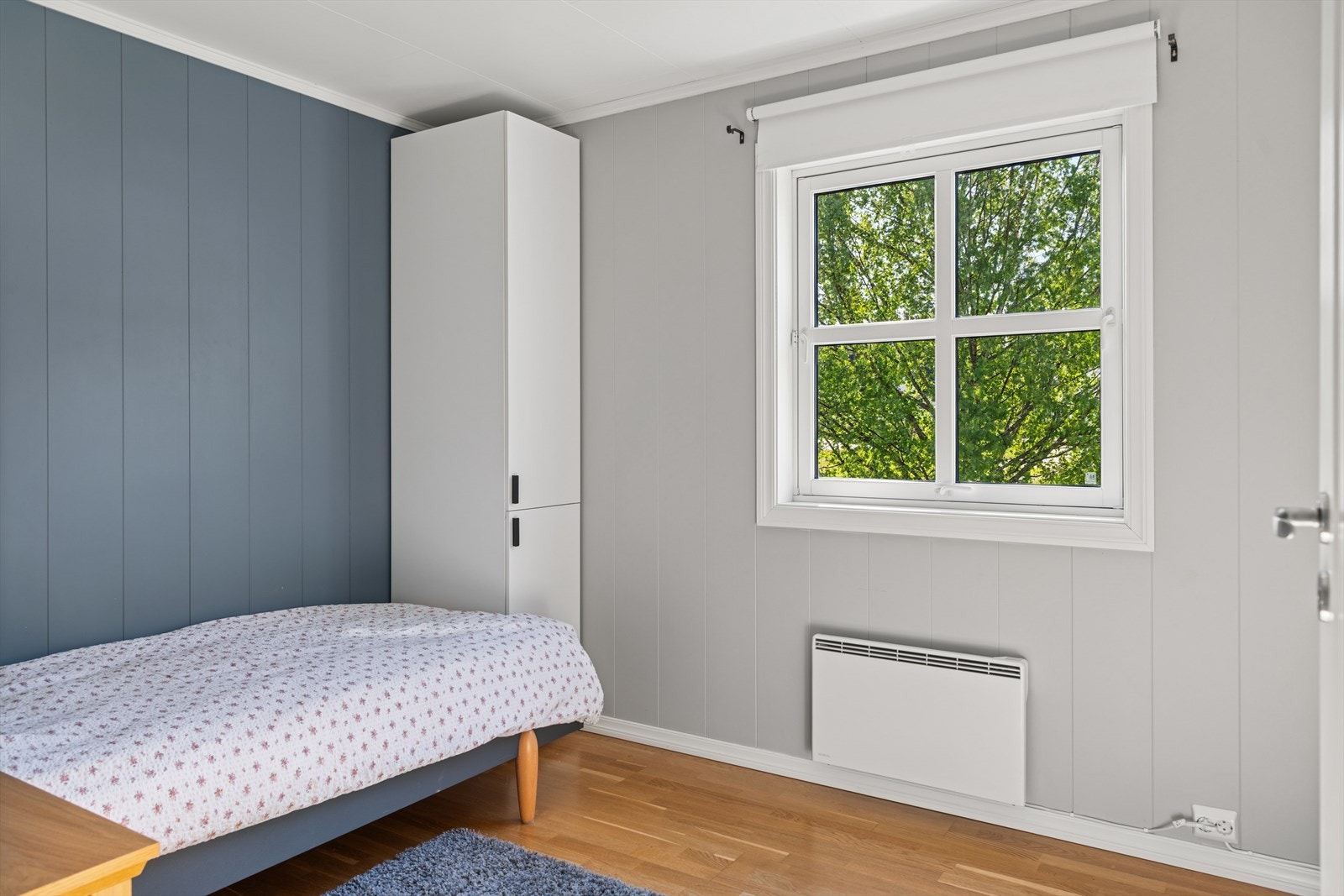 Soverom 2 med tilhørende garderobeskap kan fint kombineres Galleribilde