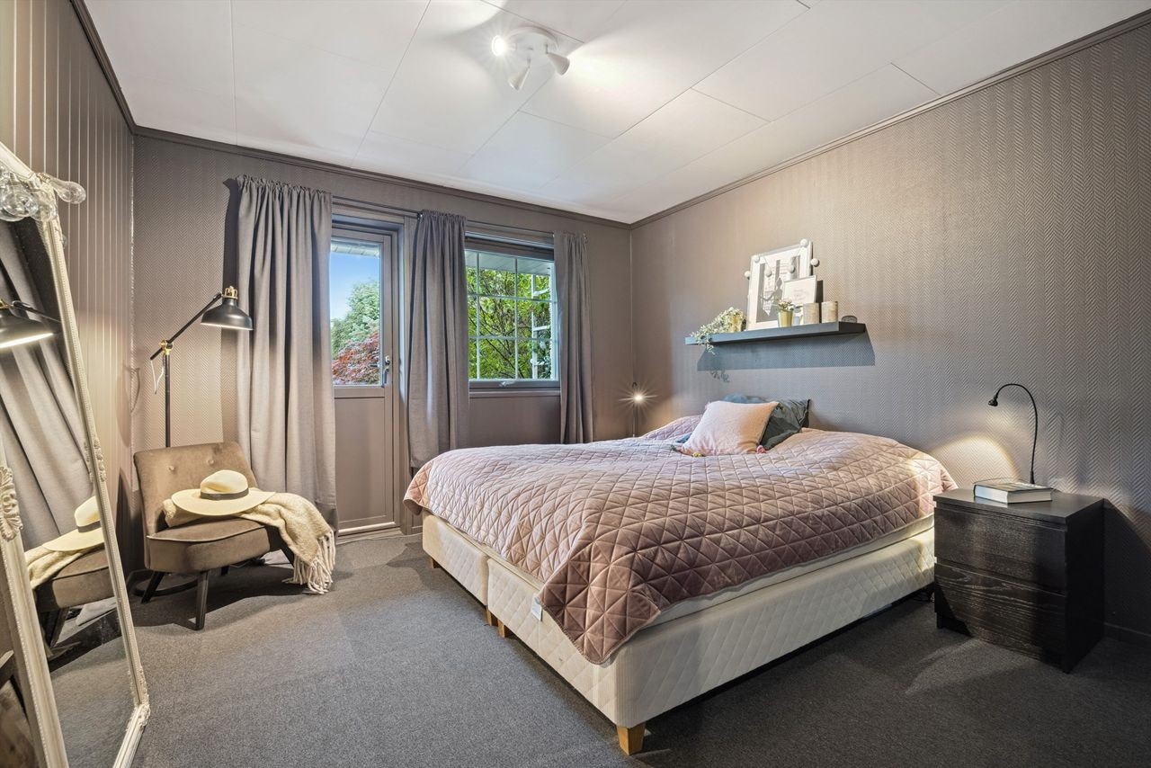 Pent hovedsoverom med utgang til terrasse. Galleribilde