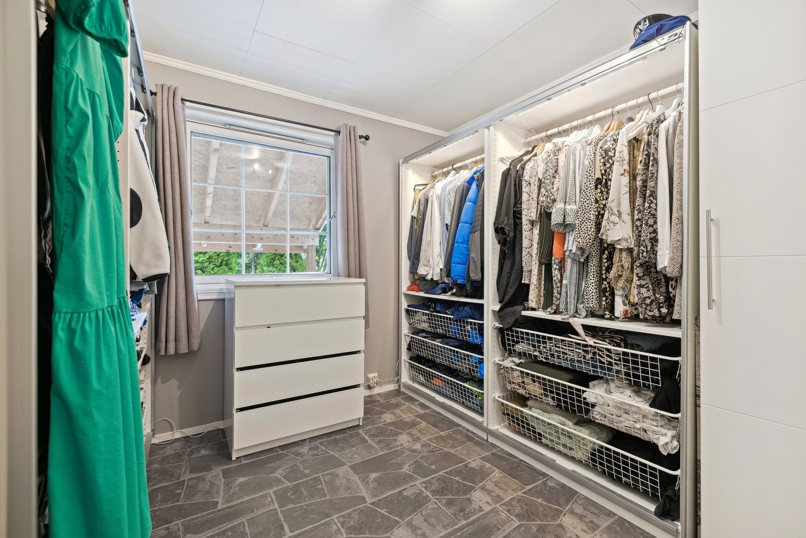 Soverom 3 er innredet som garderoberom. Galleribilde