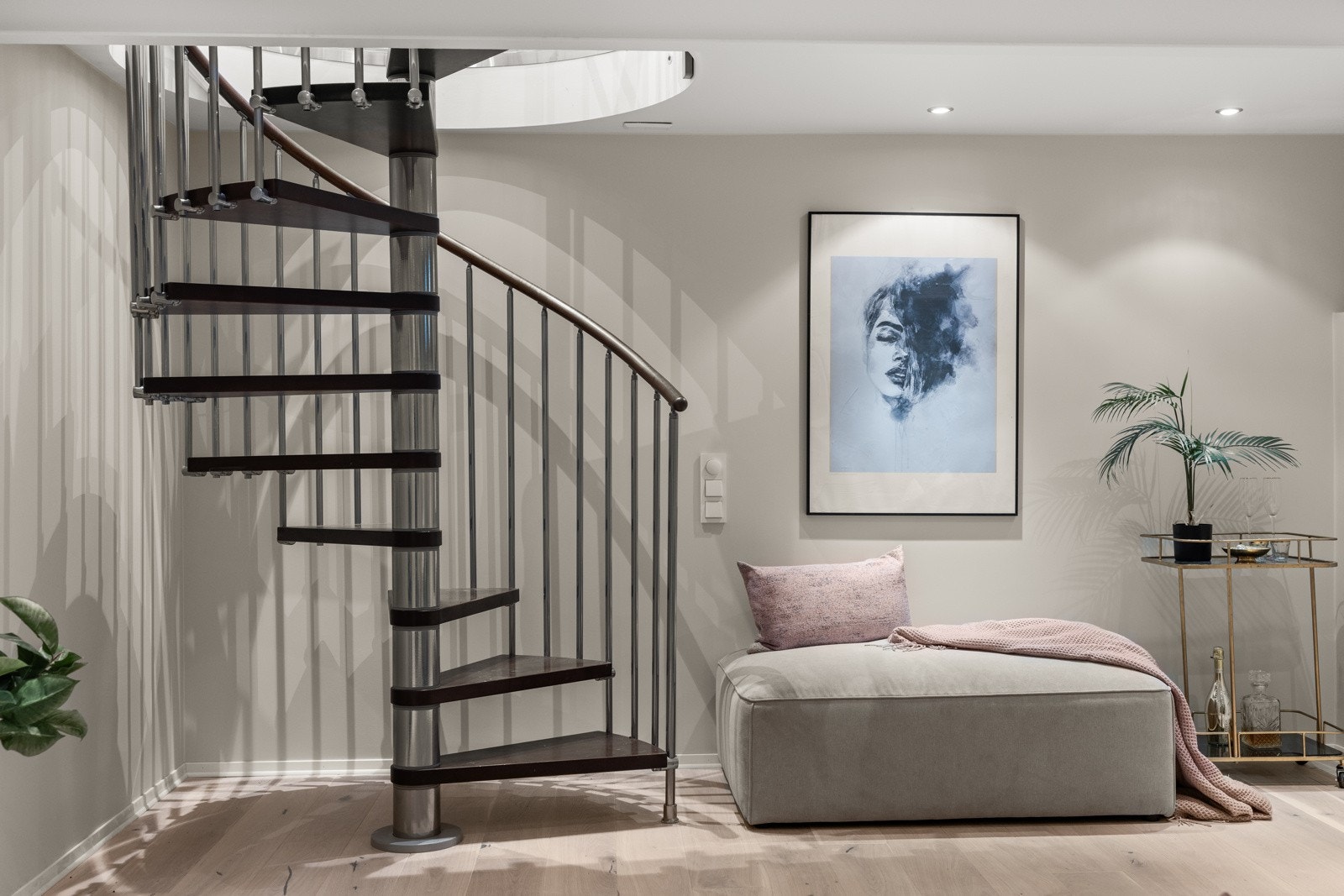 - Kjelleren er innredet men ikke godkjent til varig opphold - Galleribilde