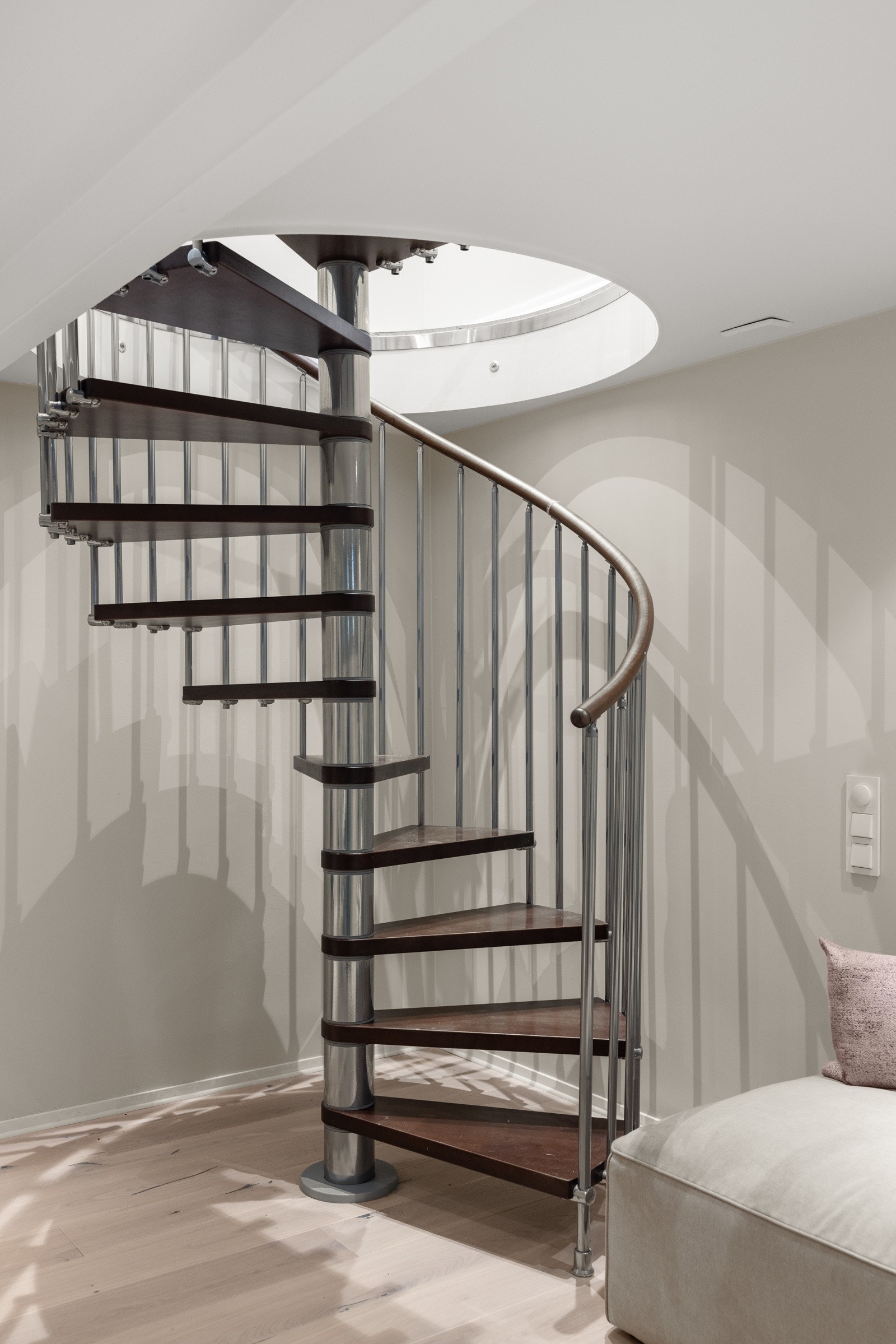 - Trappeløp ned til underetasje - Galleribilde